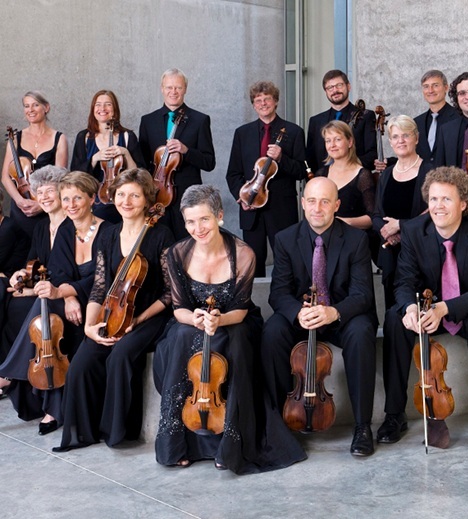 immagine La Freiburger Barockorchester interpreta  cinque capolavori di Bach