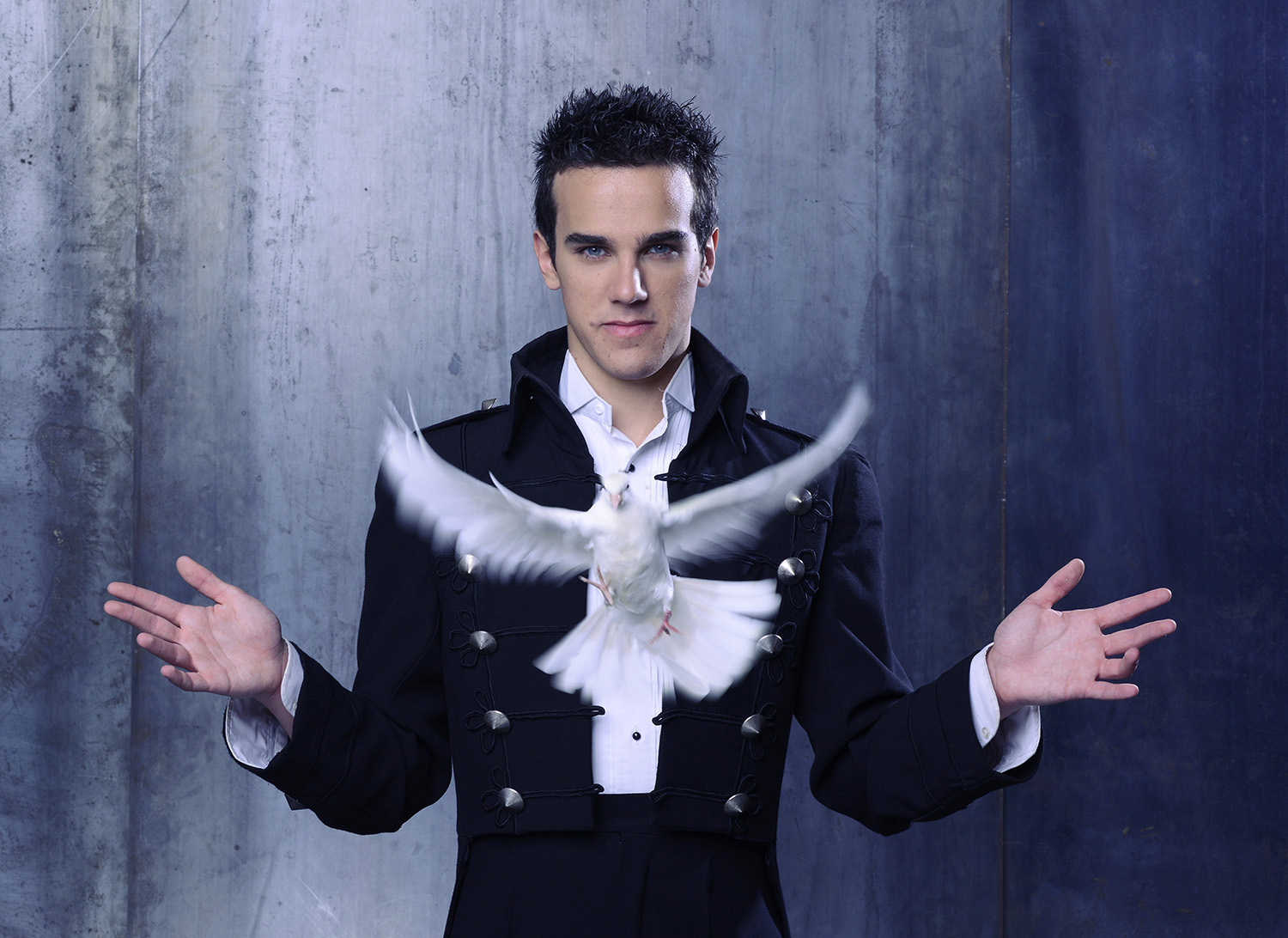 immagine Luca Bono è “L’illusionista”: giovedì 26 luglio un irresistibile show a colpi di magia